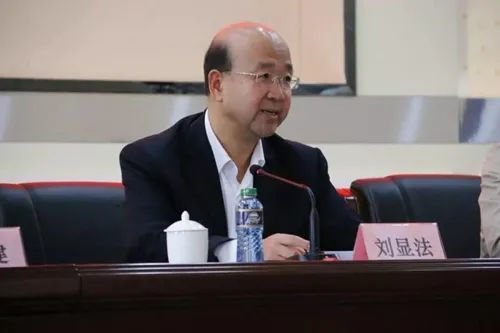 刘显法履新驻澳公署 化工专业背景与青岛情怀